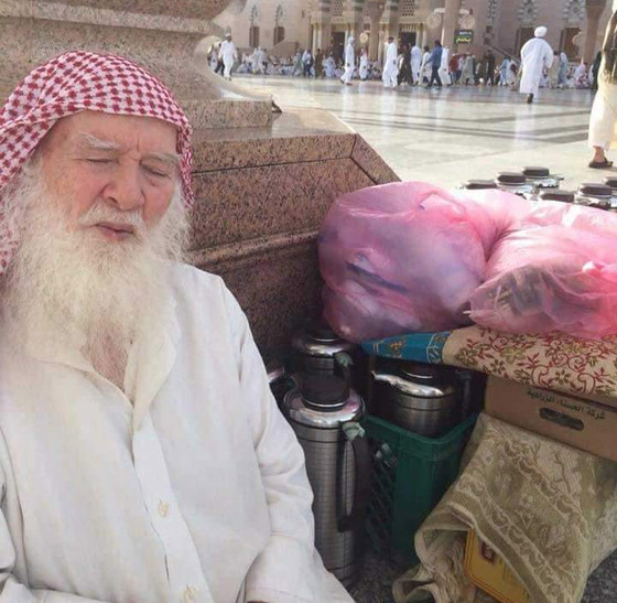 وفاة السوري (أبو السباع) مُطعم زوار المسجد النبوي بالمجان لـ40 عاما صورة رقم 7