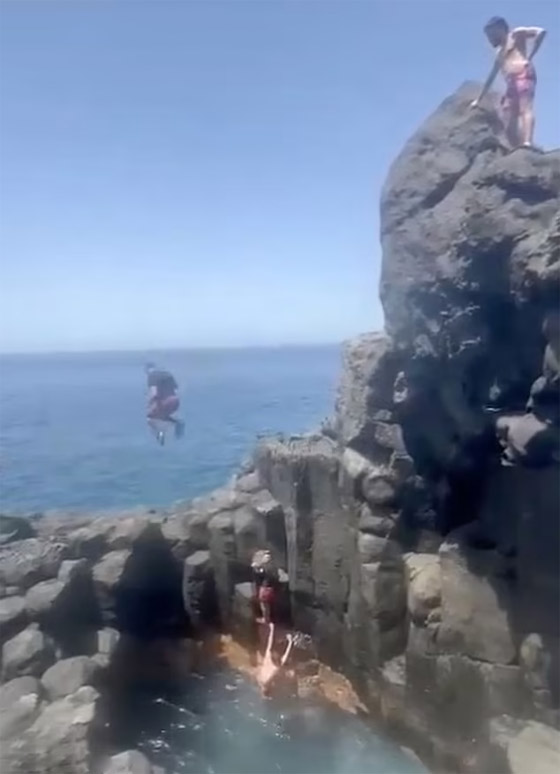 فيديو وصور: أخطأ بتقديره وقفز لمياه البحر من علو شاهق فاصطدم بالصخور! صورة رقم 2