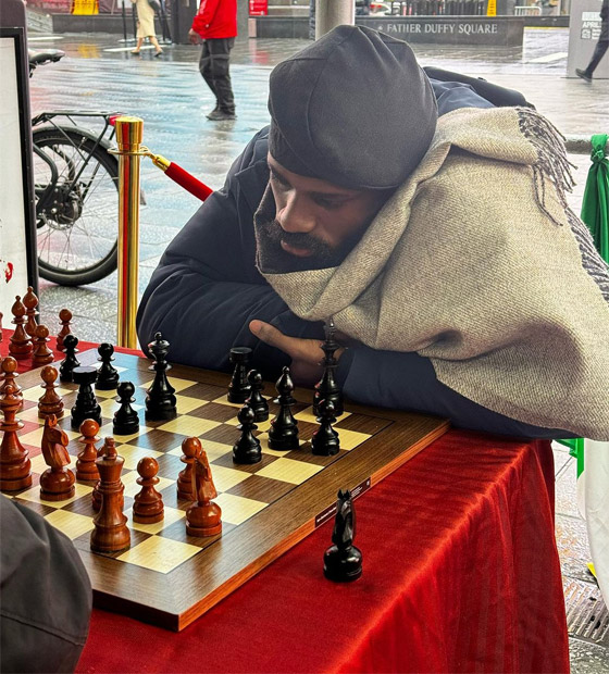 رقم قياسي جديد.. بطل نيجيري يلعب الشطرنج 58 ساعة متواصلة صورة رقم 11