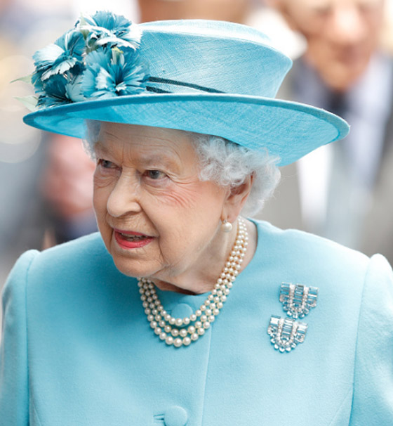 أولها الملكة إليزابيث.. أسرار اختيار المجوهرات الشخصية بالعائلة المالكة البريطانية صورة رقم 5