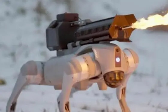 أول كلب آلي في العالم يحمل قاذفا للهب على ظهره.. فيديو وصور صورة رقم 12