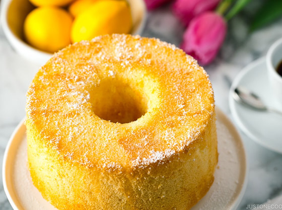 إليكم طريقة تحضير كعكة شيفون الليمون الطيبة صورة رقم 2