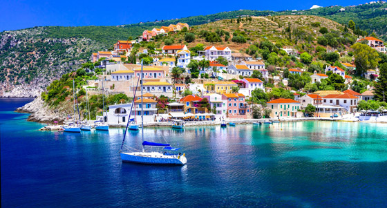 صور: رحلة إلى جزيرة كيفالونيا اليونانية الشهيرة بالمناظر الطبيعية صورة رقم 2