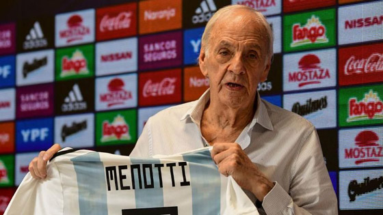 أهدى أول كأس عالم لبلاده.. وفاة مدرب الأرجنتين السابق مينوتي صورة رقم 4