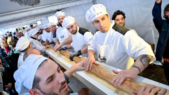 فرنسا تتفوق على إيطاليا وتحقق رقما قياسيا بأطول رغيف خبز في العالم صورة رقم 4
