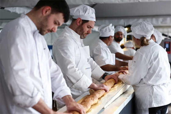 فرنسا تتفوق على إيطاليا وتحقق رقما قياسيا بأطول رغيف خبز في العالم صورة رقم 5