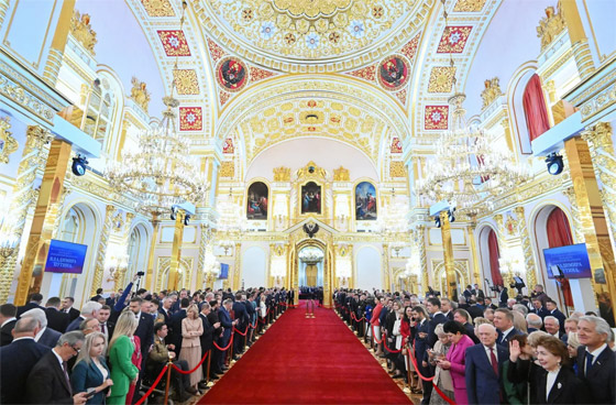 صور لحفل تنصيب الرئيس الروسي فلاديمير بوتين صورة رقم 2