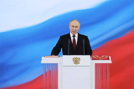 صور لحفل تنصيب الرئيس الروسي فلاديمير بوتين صورة رقم 10