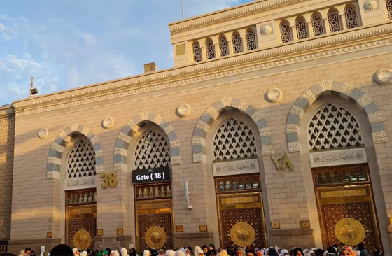 أغلق باب بعد تحويل القبلة.. هكذا تطورت أبواب المسجد النبوي من 3 إلى 100 صورة رقم 2