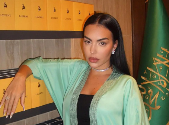 جورجينا رودريغيز شريكة رونالدو عن العيش في المملكة: سعيدة جدا والسعوديات رائعات واحب ارتداء العباءات صورة رقم 1