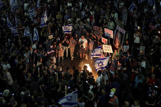 فيديو: المتظاهرون يعودون إلى شوارع إسرائيل للمطالبة بإعادة الرهائن صورة رقم 4