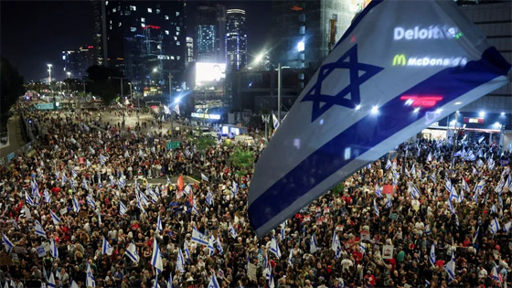 فيديو: المتظاهرون يعودون إلى شوارع إسرائيل للمطالبة بإعادة الرهائن صورة رقم 1