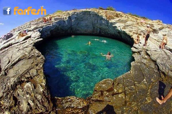 بركة سباحة طبيعية. جزيرة ثاسوس، اليونان.