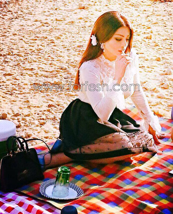 صور هيفاء وهبي تظهر جمالها بارتداء فستان قصير وجوارب قط اسود صورة رقم 9