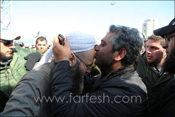 ظهور فضل شاكر في تظاهرة لنصرة السوريين يشكل مفاجاة  صورة رقم 10