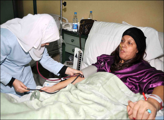 بالصور.. فيفي عبده ترقد بالمستشفى تتحدث عن مرضها  صورة رقم 5