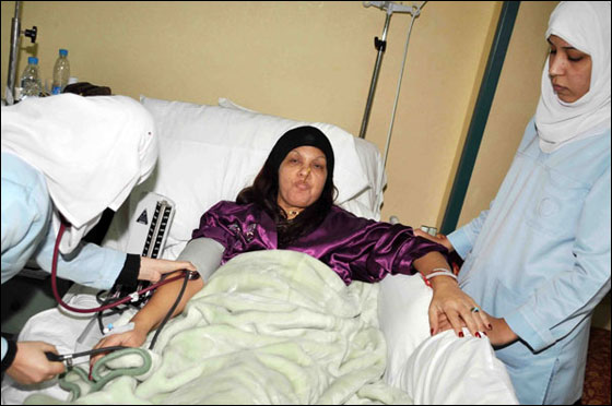 بالصور.. فيفي عبده ترقد بالمستشفى تتحدث عن مرضها  صورة رقم 2