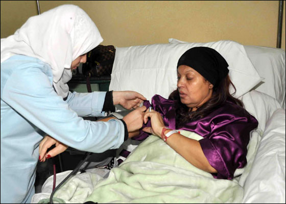بالصور.. فيفي عبده ترقد بالمستشفى تتحدث عن مرضها  صورة رقم 7