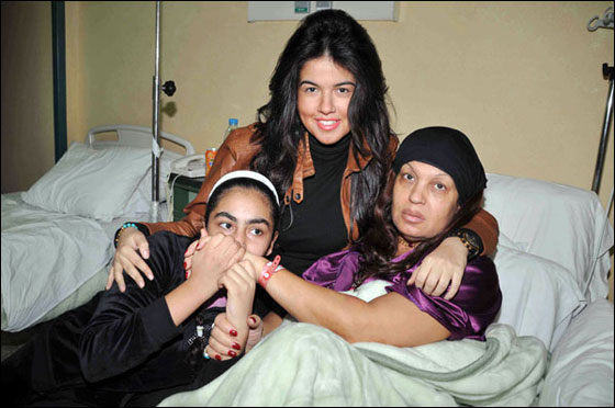 بالصور.. فيفي عبده ترقد بالمستشفى تتحدث عن مرضها  صورة رقم 6