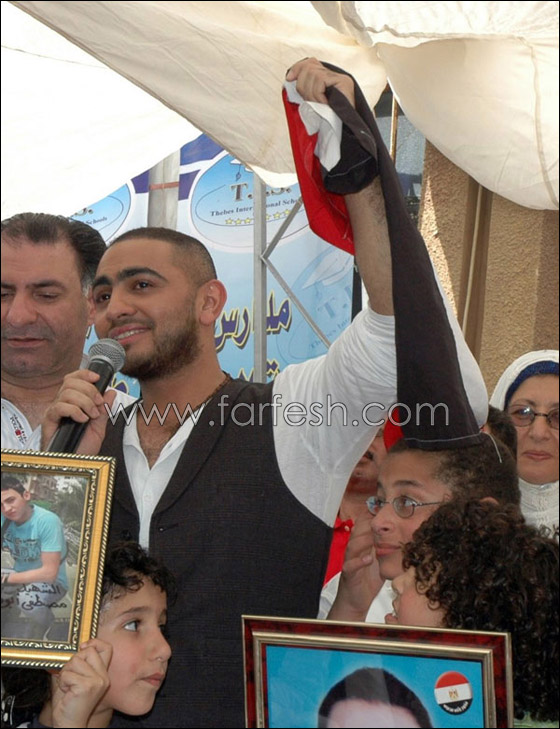 بالصور.. تامر حسني يكرّم أسر الشهداء وسط حالة من الشجن! صورة رقم 8