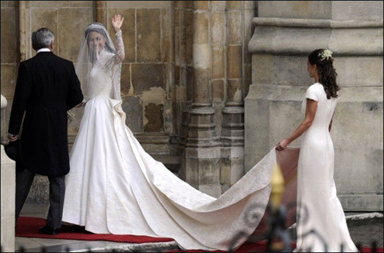 مفاجأة: فستان زفاف كايت ميدلتون يشبه فستان زفاف أميرة موناكو   صورة رقم 8