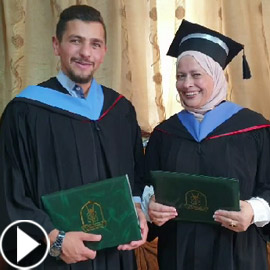 فيديو: أردنية وابنها يتخرجان من نفس الجامعة والاختصاص وبنفس اليوم