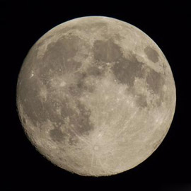 في صور.. هل تعلم أن حجم القمر يتقلص؟