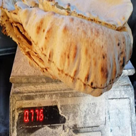 بنكهة المازوت.. سكان شمال سوريا يشتكون من سوء جودة الخبز