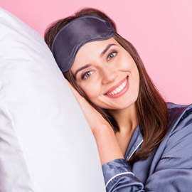 3 نصائح تساعدك على تجنب تجاعيد البشرة أثناء النوم
