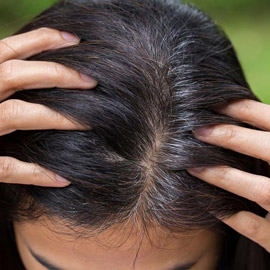 8 حيل يمكنكم القيام بها لمنع شيب الشعر نهائيا.. تعرفوا عليها