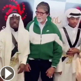 فيديو: الفنان الهندي أميتاب باتشان يشارك برقصة العرضة السعودية