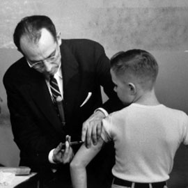 وجد لقاح لمرض شلل الأطفال وتنازل عن مليارات الدولارات