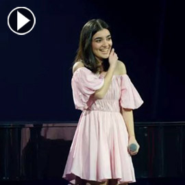 شابة لبنانية تخطف قلوب حكام ذا فويس كندا (فيديو وصور)