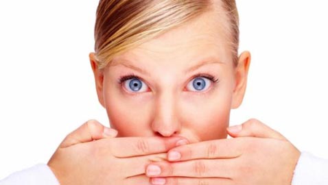 إليكم أبرز أسباب رائحة الفم الكريهة في الصباح وطرق الحد منها