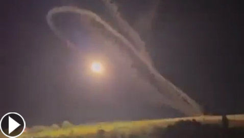 فيديو يوثق الخلل الفادح.. صاروخ روسي انطلق ثم ارتد إلى منصته!
