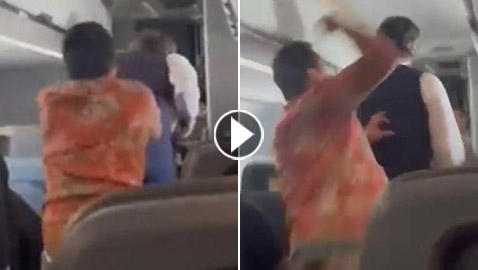 فيديو: راكب طائرة يعتدي على مضيف في الهواء بضرب مبرح