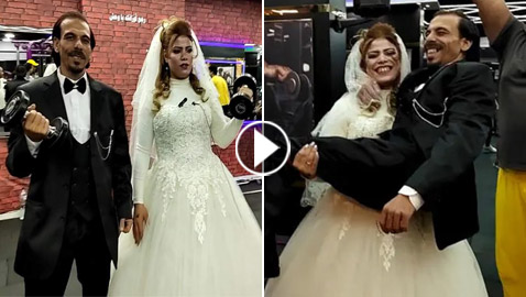 حملت عريسها بيد واحدة.. مصرية ترفع الأثقال خلال زفافها بالجيم! فيديو