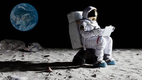 متى سيتمكن رواد الفضاء من العيش على القمر؟ 