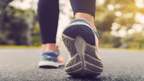 لصحة ولياقة وسلوك أفضل.. 10 أخطاء شائعة في المشي يجب تجنبها!