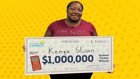 امرأة تفوز بجائزتين بالملايين خلال أشهر قليلة