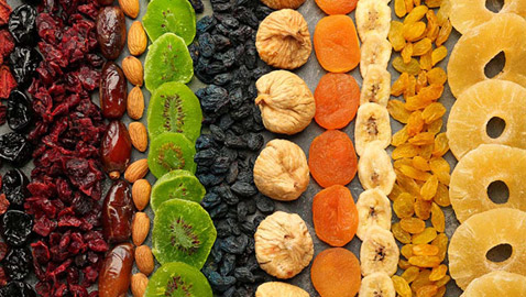 قبيل رمضان.. نصائح للنجاة من الغش عند شراء الفواكه المجففة 