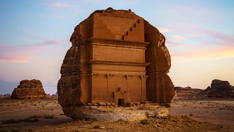 مقابر رائعة بقلب الصحراء.. جوهرة التاج الأثرية بالسعودية.. ما أهميتها؟