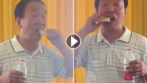 ليثبت حسن النية.. فيديو لرئيس شركة صينية يتناول قطعة صابون!