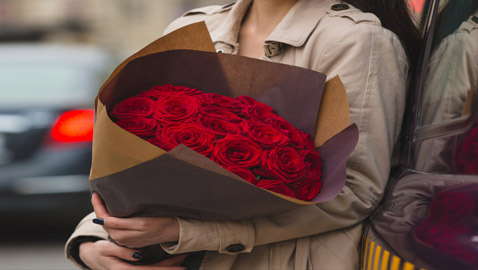 في يوم الحب.. تعرفوا على طرق تقديم الورود المميزة