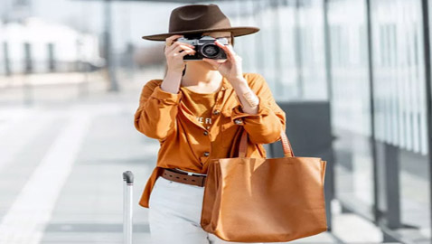 نصائح مفيدة في ترتيب حقيبة اليد أثناء الرحلات السياحية