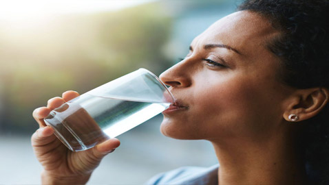 لمنع جفاف الجسم.. 6 طرق لزيادة استهلاك كمية الماء اليومية