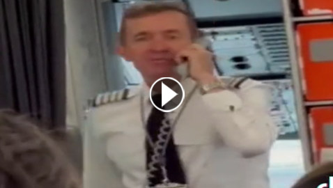 فيديو: طيار يفاجئ الركاب بكشف سبب تأخير رحلتهم: طلبنا بيتزا!